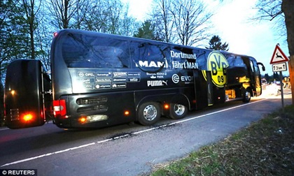 Khủng bố lên tiếng nhận trách nhiệm vụ đánh bom xe bus chở các cầu thủ và ban huấn luyện Borussia Dortmund