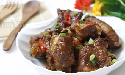 Cơm tối ăn với sườn rim nước dừa thì hết bay trong nháy mắt