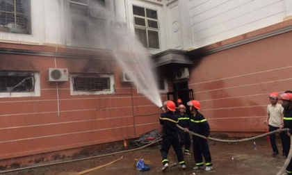 Siêu thị bốc cháy, thiệt hại khoảng 2 tỷ đồng