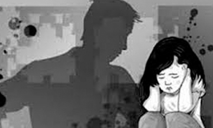 Bắt khẩn cấp nam thanh niên hiếp dâm 2 bé gái cùng xã