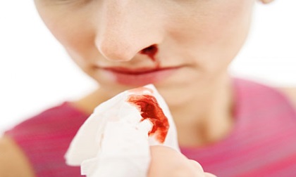 Cô bé 16 tuổi bị ung thư vòm họng, cha mẹ hối hận không kịp khi biết nguyên nhân do chính mình