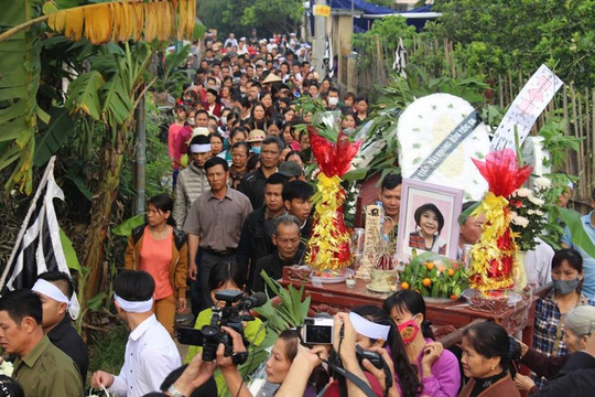 tam su nghen dang cua me be gai viet bi sat hai o nhat: 'bo me nho con lam linh oi!' - 2