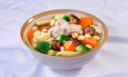 Công thức nấu canh sườn non hầm bông cải ngon bổ dưỡng cho ngày hè