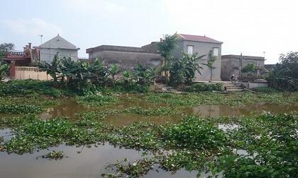Tá hỏa phát hiện thi thể cháu bé trôi sông