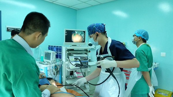 Vì sao khi ăn uống không nên vừa cười vừa nói? - 2