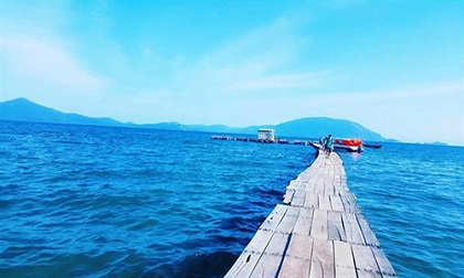 Ngắm những cây cầu gỗ mộc mạc nhưng cực cuốn hút ở biển Việt Nam