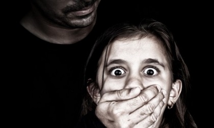 Khủng hoảng ấu dâm: Đừng để nạn nhân đau thêm ngàn lần nữa