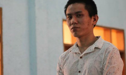 Táo tợn đánh xe ô tô vào tận sân nhà để trộm tài sản