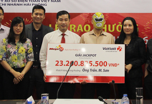 Lần đầu Vietlott công bố họ, tên người nhận jackpot “khủng” - 1