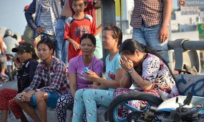 Người thân gào khóc tại hiện trường nam thanh niên rơi xuống kênh Tàu Hủ tử vong