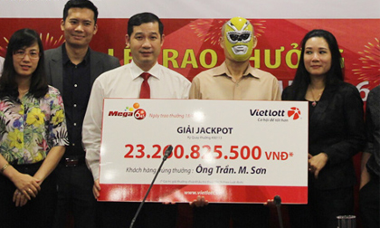 Lần đầu Vietlott công bố họ, tên người nhận jackpot “khủng”