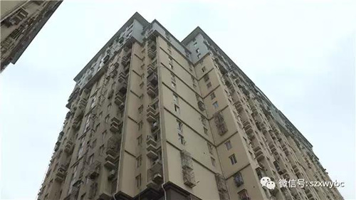 bat chuoc phim hoat hinh, be trai 7 tuoi cam o nhay tu tang 5 xuong dat - 2