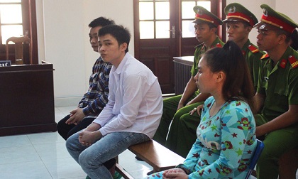 Vụ tạt axít vào 2 nữ sinh: Giành giật tình yêu đồng giới!