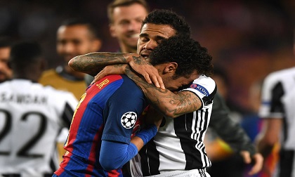 Neymar òa khóc, Messi cúi đầu nhìn Juventus vào bán kết