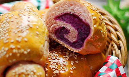 Bánh mỳ xoắn ốc tím lịm cực dễ thương
