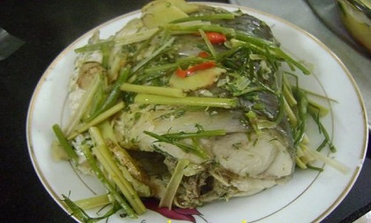 Cách làm cá trắm hấp bia thơm ngon ngày hè