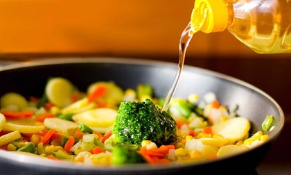 Thói quen gây ung thư nhưng quá nhiều người mắc khi sử dụng dầu ăn