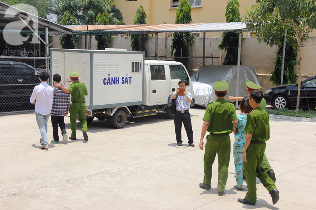 Vụ nữ sinh Sài Gòn bị tạt axit: Các bị cáo quanh co chối tội - Ảnh 14.