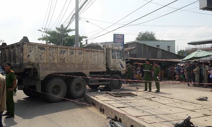 Bình Dương: 1 ngày, 2 vụ tai nạn hung thần xe ben, 2 người chết
