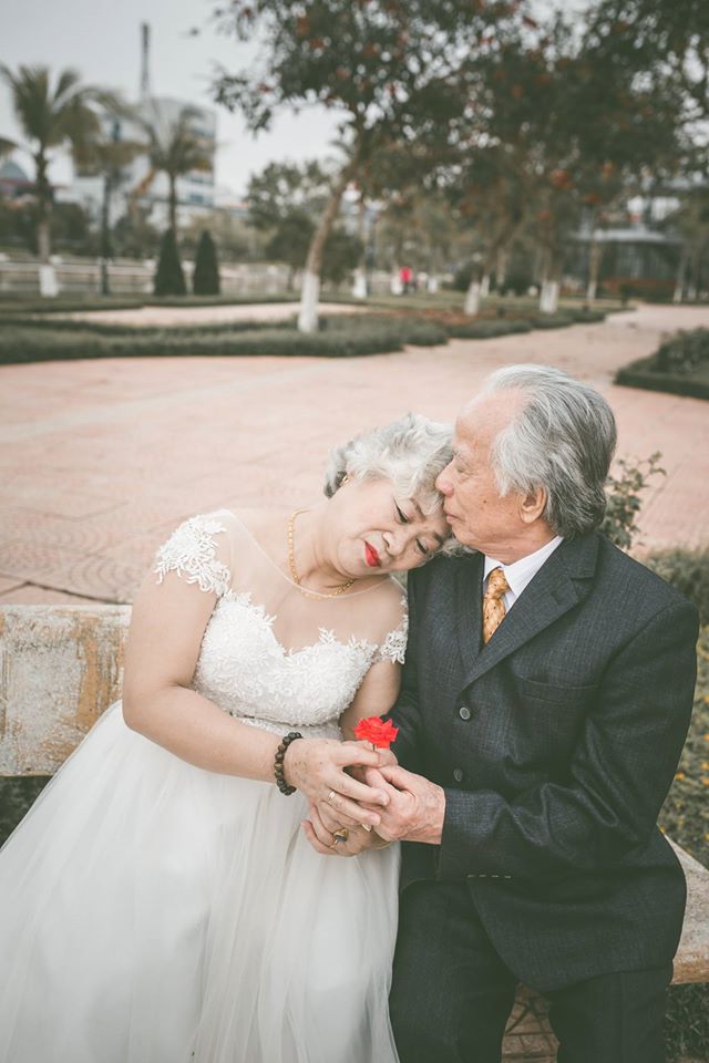anh cuoi lang man cua cu ong cu ba khien gioi tre phai ghen ti voi 