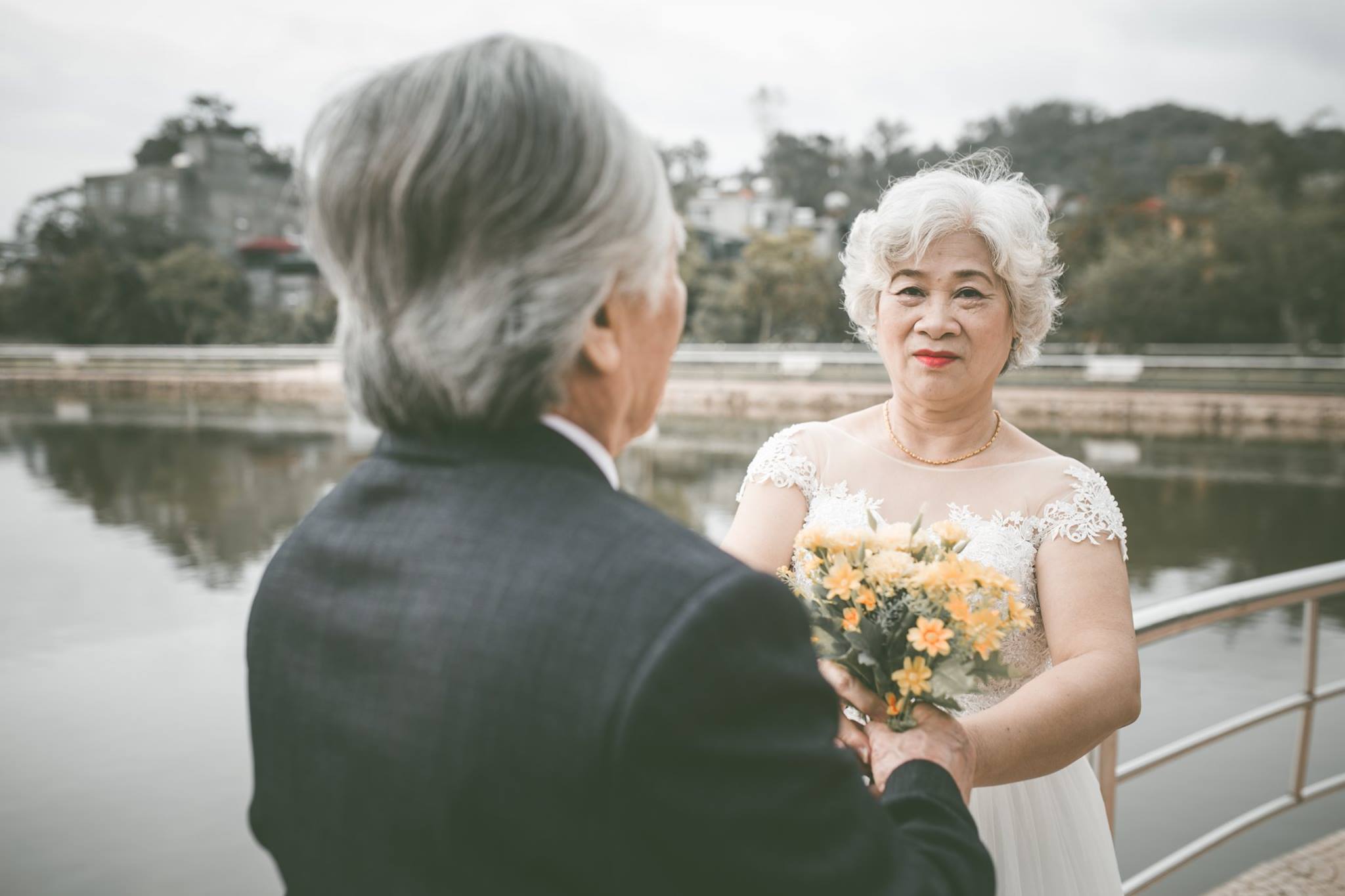 anh cuoi lang man cua cu ong cu ba khien gioi tre phai ghen ti voi 