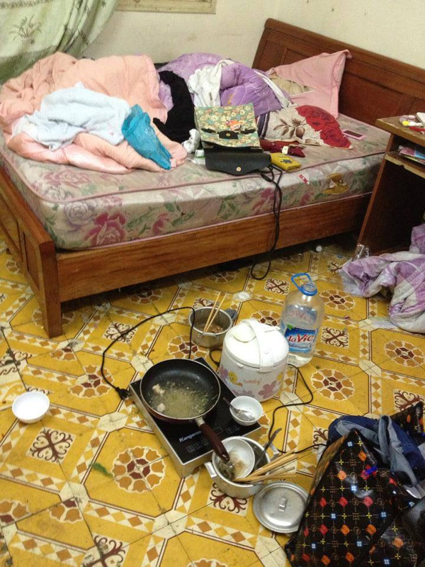 Khách trọ nữ ở bẩn nhất Vịnh Bắc Bộ: ra đi bỏ lại sau lưng nhà tắm mốc meo, đen kịt - Ảnh 8.