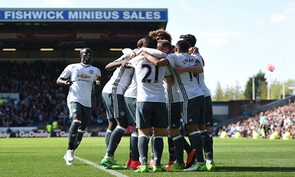 Mourinho san bằng chuỗi thành tích ấn tượng của Sir Alex 6 năm trước