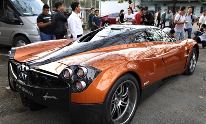 Siêu xe Pagani Huayra 80 tỷ của Minh Nhựa đi lấy biển