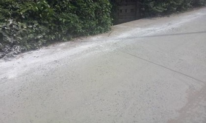 Thi thể người phụ nữ bên đường bị chồng giết