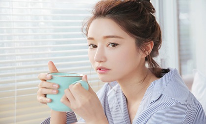 Đây là lý do vì sao chúng ta nên uống ngay 1 ly nước trong vòng 60 giây sau khi thức dậy