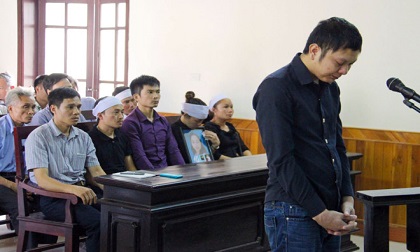 Hung thủ sát hại nữ sinh đi coi thi bật khóc