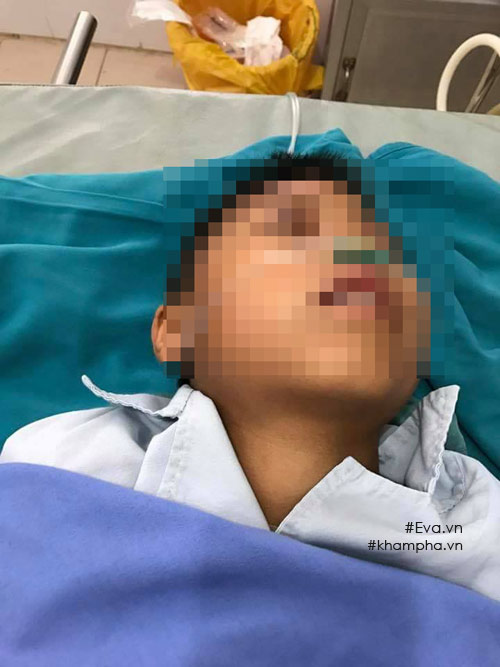 be 8 tuoi dau don cat bo ban tay, da den luc cha me dung ngay viec choi dien thoai khi sac - 1