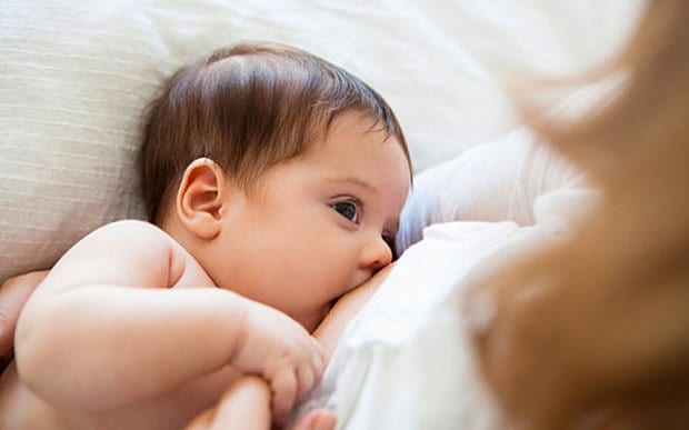 7 lợi ích khổng lồ của sữa mẹ có thể bạn chưa biết - Ảnh 1.