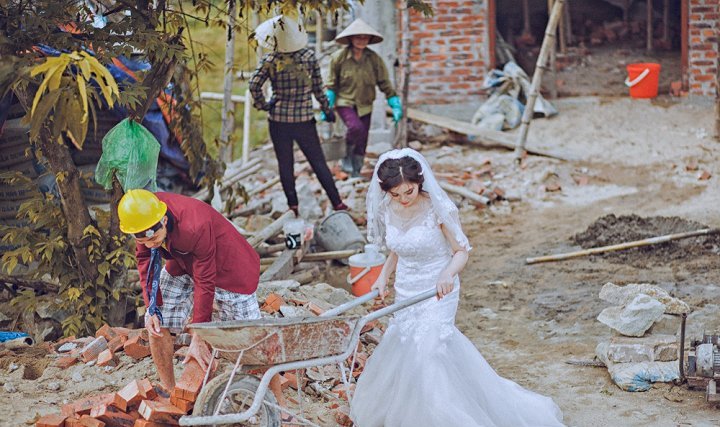 “phat sot” voi bo anh cuoi co dau, chu re di... phu ho hinh anh 3