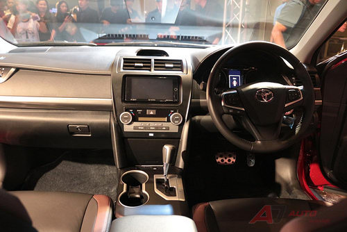 Toyota Camry thêm bản thể thao ESport giá 1,06 tỷ đồng - 3