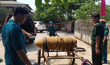 Bắt người đàn ông chở bom 'khủng' chứa 185kg thuốc nổ - 1