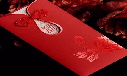Trong đám tang anh nhận được thiệp mời đám cưới, nhờ vậy mà cứu tính mạng cả gia đình
