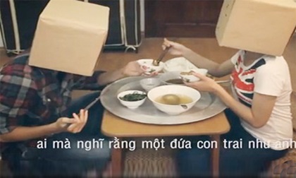 Chàng trai mời bạn gái về ăn cơm còn đòi chia đôi tiền đi chợ
