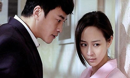 Về nhà đột xuất, tôi chết điếng khi thấy chồng và hai mẹ con người phụ nữ lạ mặt đang làm chuyện đó