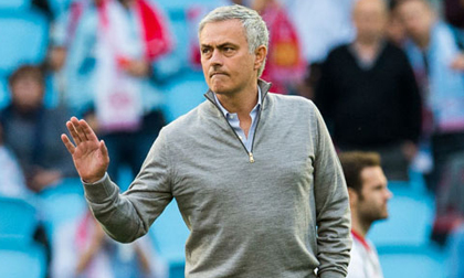 HLV Mourinho nói gì khi M.U chạm tay vào chung kết?
