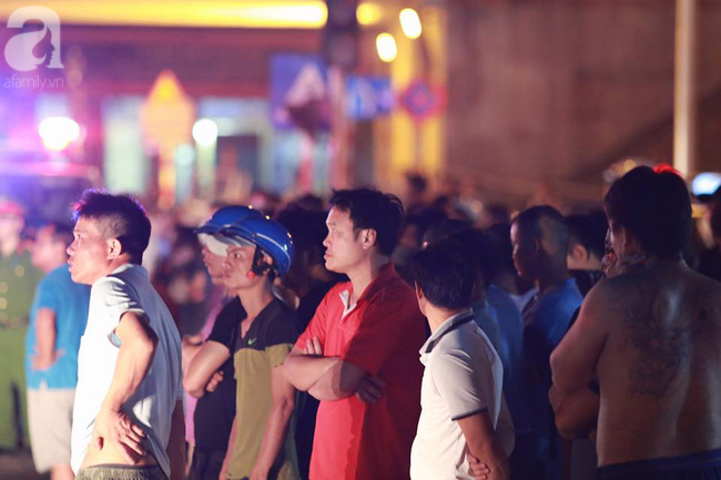 Hà Nội: Cháy lớn tại kho sửa chữa và bán điều hòa trên đường Tam Trinh, nhiều tài sản bị thiêu rụi - Ảnh 7.