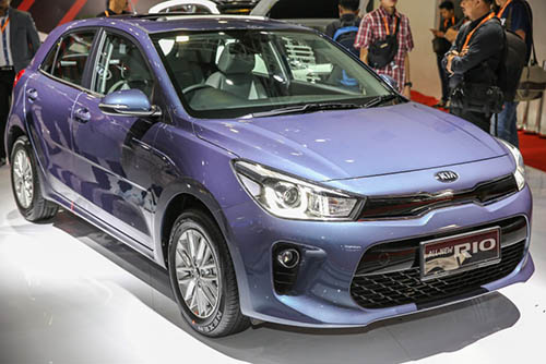 Kia Rio 2018 giá 427 triệu đồng ra mắt - 1