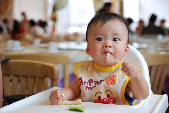 5 quan niệm sai lầm mà các mẹ hay mắc phải khi cho con tập ăn dặm - Ảnh 3.