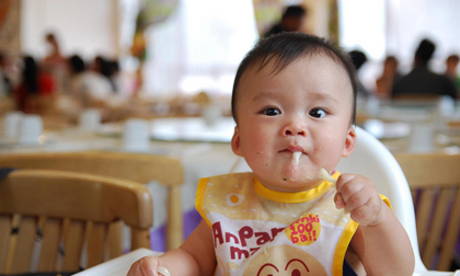 5 quan niệm sai lầm mà các mẹ hay mắc phải khi cho con tập ăn dặm