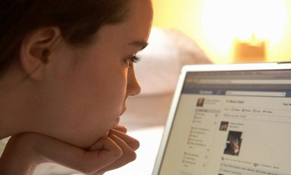 Cảnh báo từ người mẹ có con gái bị kẻ ấu dâm dụ dỗ qua mạng Internet