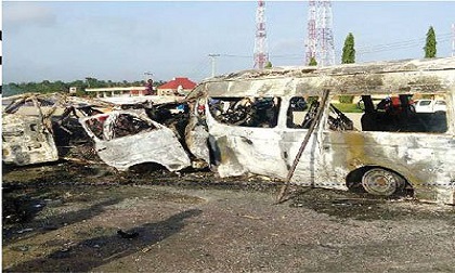 Nigeria: Hai xe buýt đối đầu, bốc cháy, ít nhất 26 người thiệt mạng