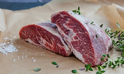 Thịt lợn đắt nhất VN giá 900.000 đồng/kg, nông dân ngậm ngùi… khóc!