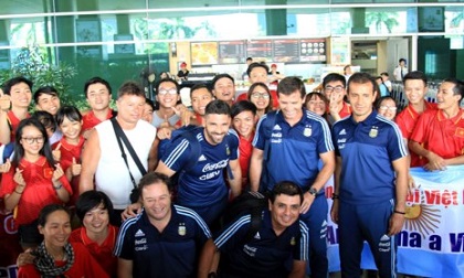 U-20 Argentina đã đến VN: Nụ cười chinh phục lòng người