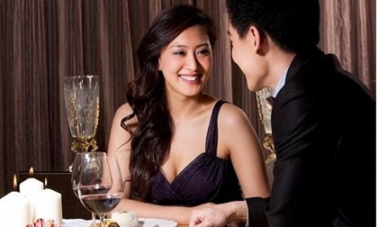 Thấy cô gái đánh ông già khiến tôi phải dừng xe để rồi đau đớn đến nghẹn lòng
