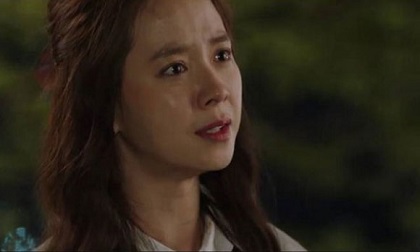 Tôi điếng cả người nhìn chiếc quần chíp ren đỏ trên người chồng khi anh cởi đồ đi tắm